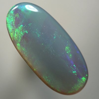SOLID SEMI BLACK OPAL Green moves over a large opal